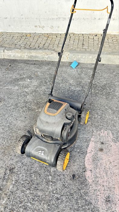 Rocadora e maquina relva a combustao para despacha r