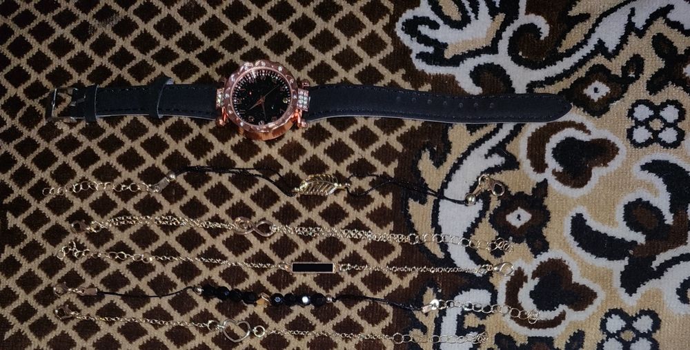 Набором 6шт новые часы и браслеты