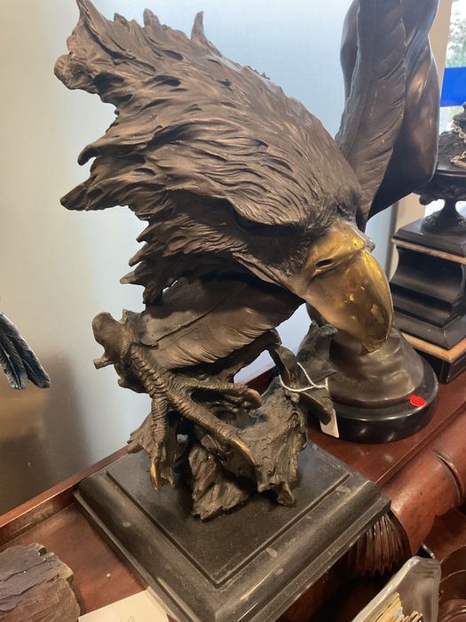 Escultura de águia em bronze altura 38 cm /outros anúncios abaixo