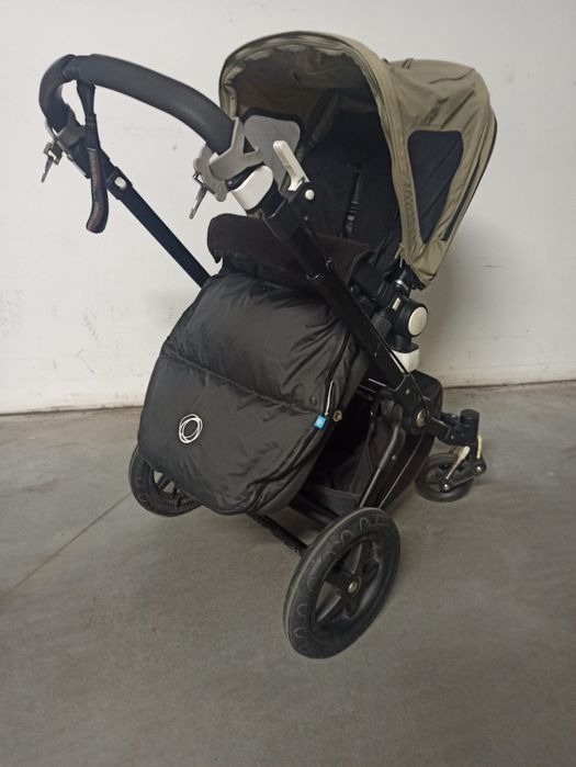 Wózek 2 w 1 bugaboo cameleon 3 na czarnej ramię i akcesoria