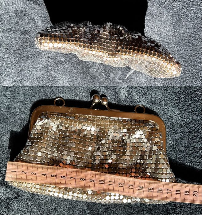 Pochete de cerimónia prateada.