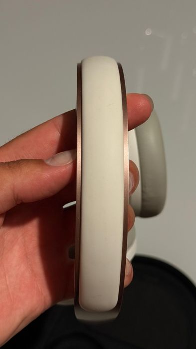 Bose NC 700 Headphone - série especial.
Extremamente conservado,