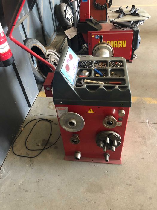 Máquina de equilibrar pneus Fasep B306