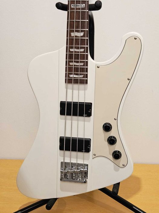 ESP LTD Phoenix 204, baixo neckhrough activo estilo Thunderbird com case Gator