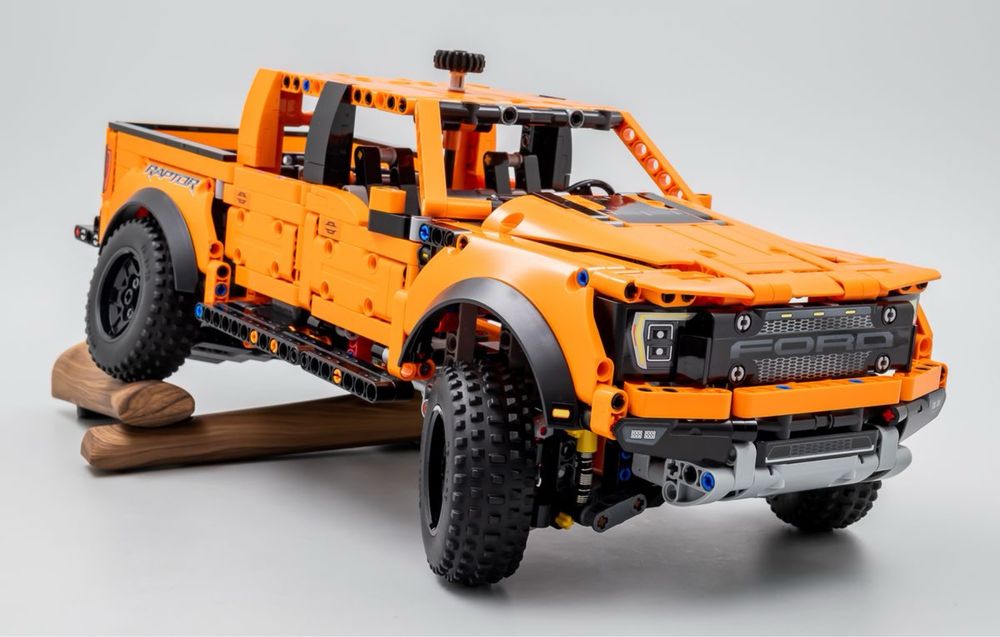 Новий конструктор LEGO Technic Ford Raptor