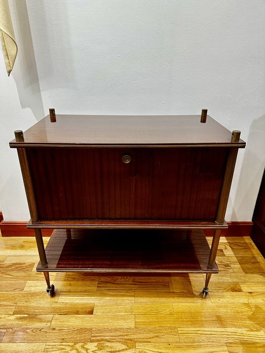 Movel Bar 360° madeira cor mogno