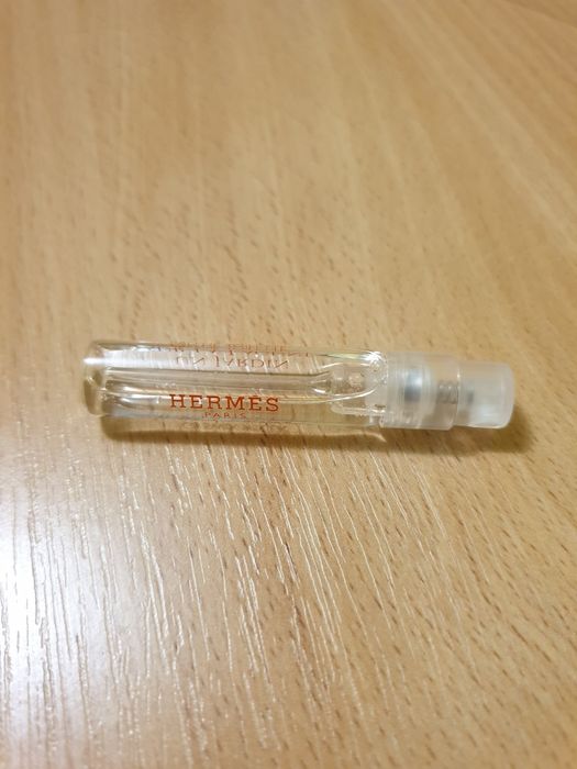 Віддам безкоштовно парфюм духи туалетна вода