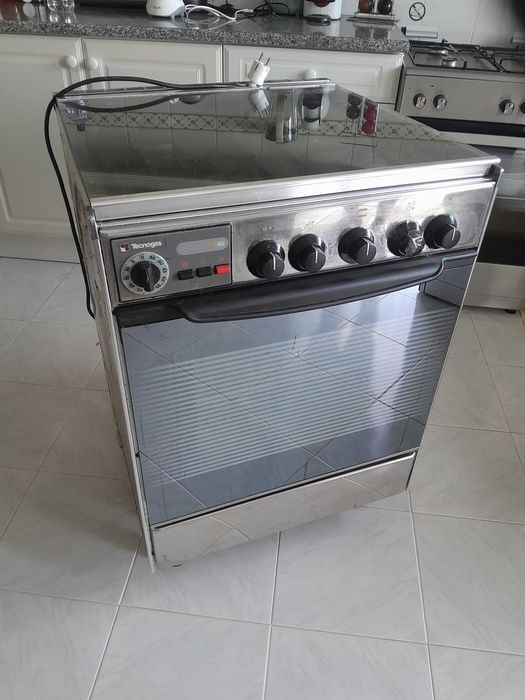 Fogão a gás marca tecnogas com forno e 4 bicos