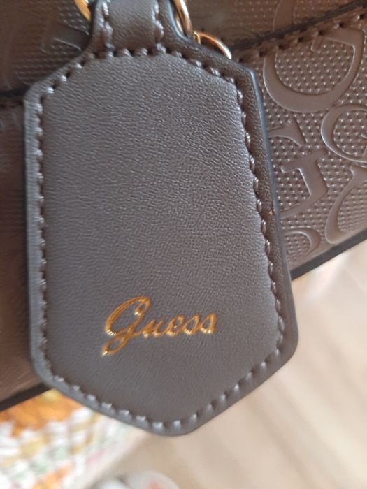 Mala de senhora em cinzento. Guess
