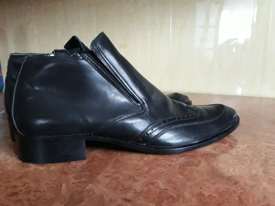 Продаж чоловічого взуття