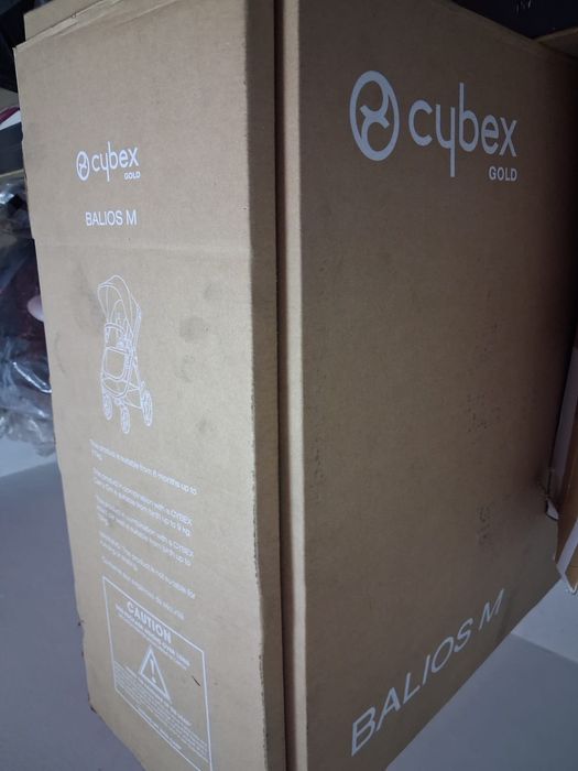 Carrinho de bebé e ovo Cybex