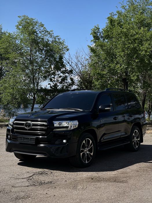 Toyota Land Cruiser 200