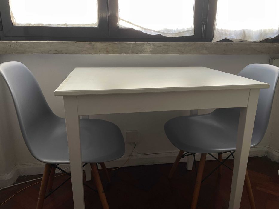 Conjunto Mesa IKEA Näsinge + 2 Cadeiras Nórdicas
