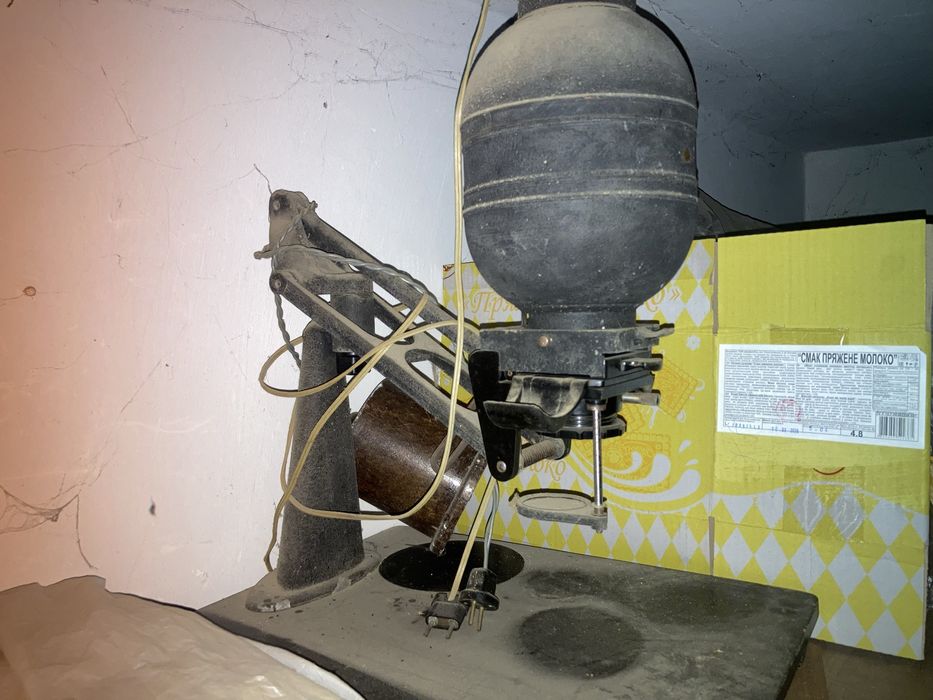 Фотоквеличитель и фонарь «красный»