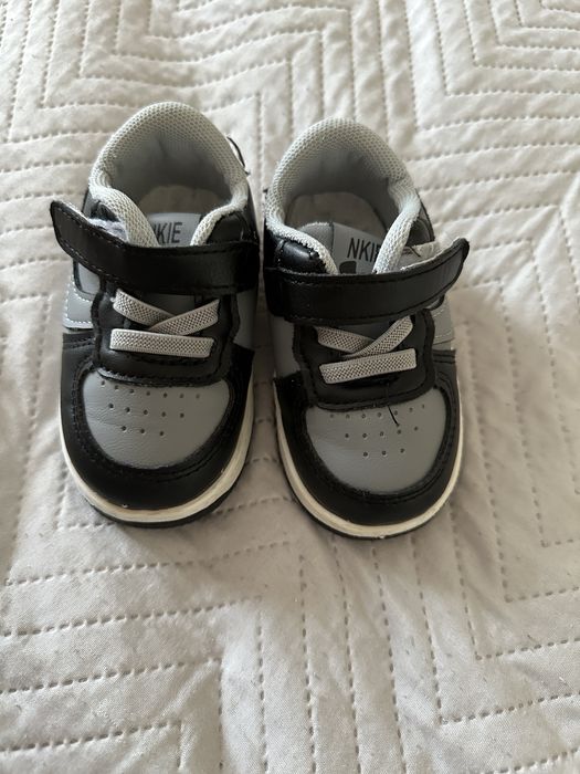 Дитячі чорні кросівки 17 р