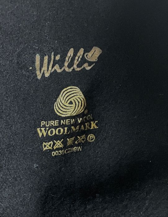 Willi Woolmark czapka z aplikacją 2D model Saba 100% wełna