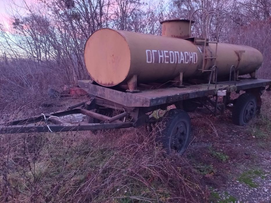 Техника 4 ЗИЛа, газовые бочки, бензиновые колонки, газель