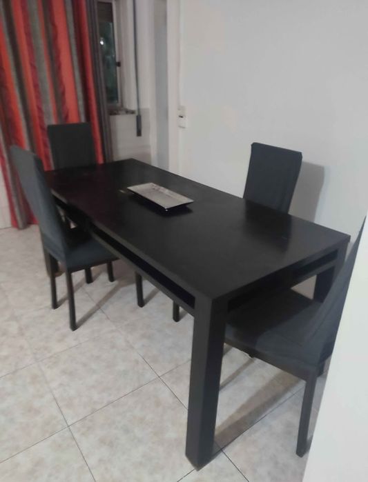 Mesa e cadeiras sala