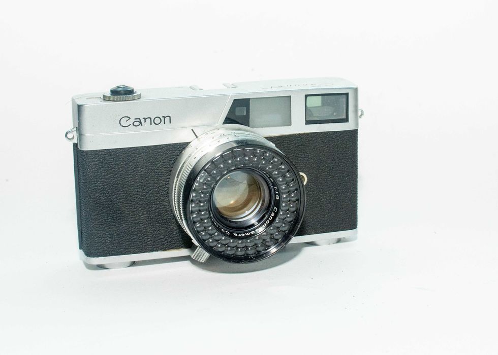 Canon Canonet 45mm f/1.9 no. 688550