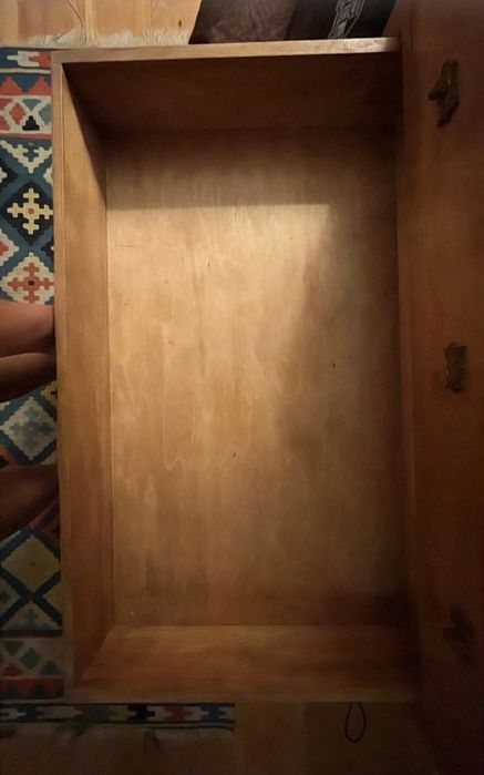 Escrivaninha antiga de madeira com gavetas