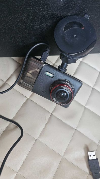 Rejestrator jazdy Video kamera samochodowa G-Sensor - Navitel R800 Full HD
