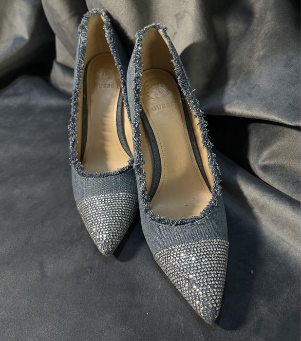 Szpilki Guess rozmiar 36