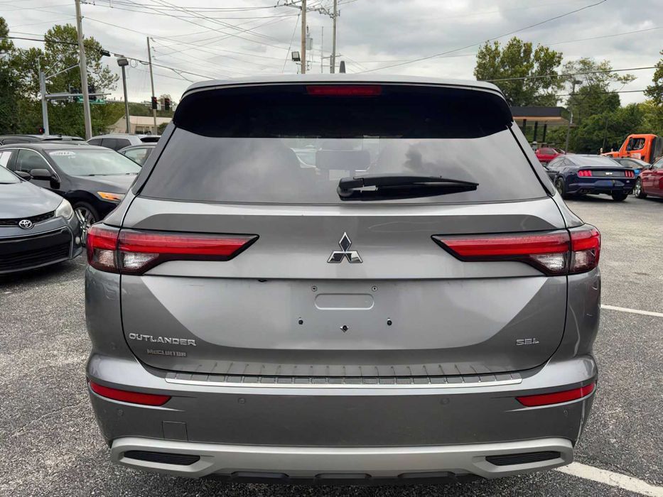Mitsubishi Outlander      2022