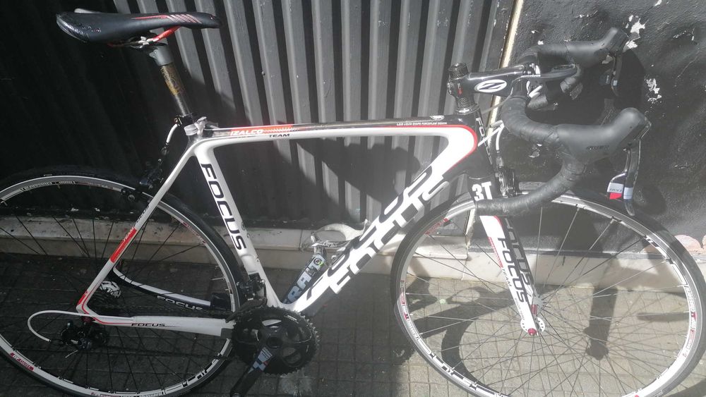 Bicicleta de estrada Focus Izalco