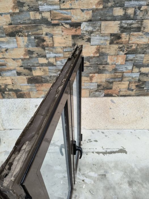 Porta e janelas de alumínio com portadas