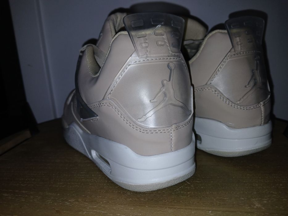 Jordan 4.       .