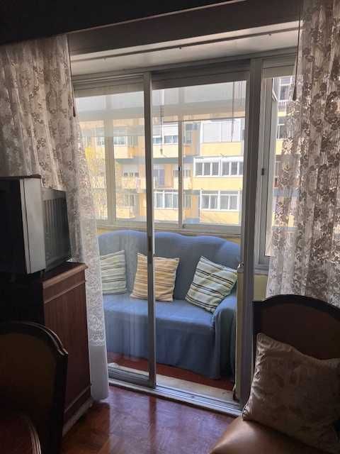 Quarto em apartamento luminoso em zona tranquila