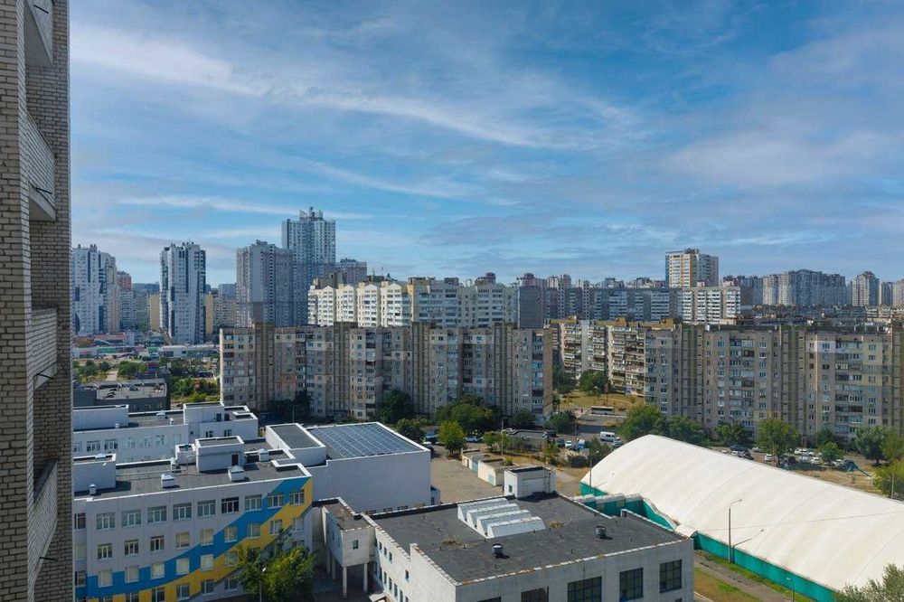 2.5% комісія продам 2 кім кв. вул. Драгоманова 31 в  метро Позняки