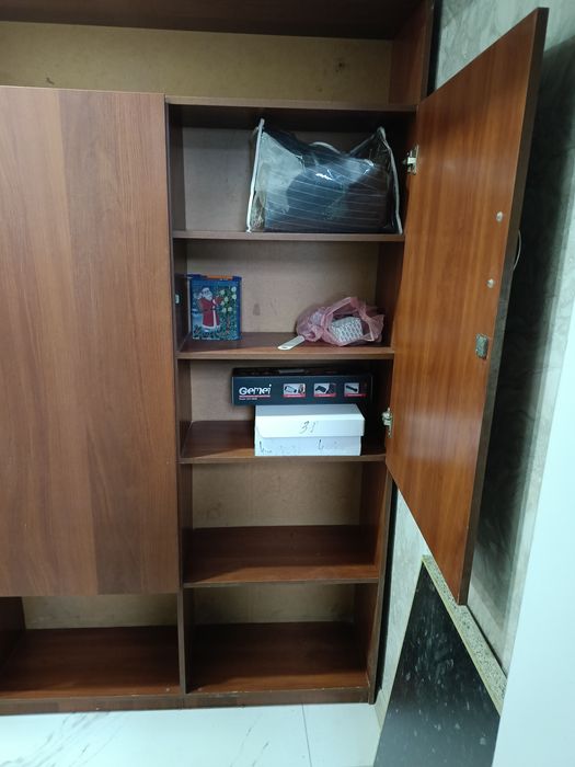 Шафа в кімнату чи офіс