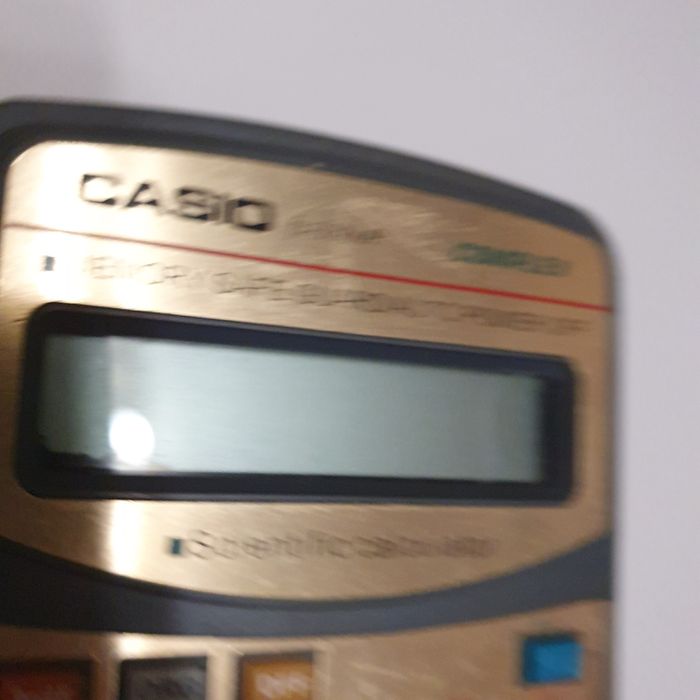 Инженерный калькулятор Casio не рабочий.