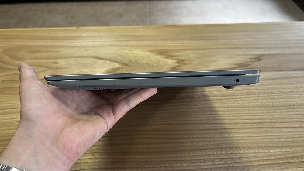 Новий ноутбук Lenovo 14IGL05 81VU007GRA — компактний та практичний