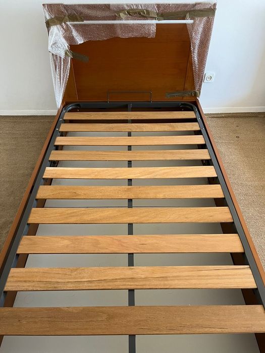 Cama com estrado elevatorio