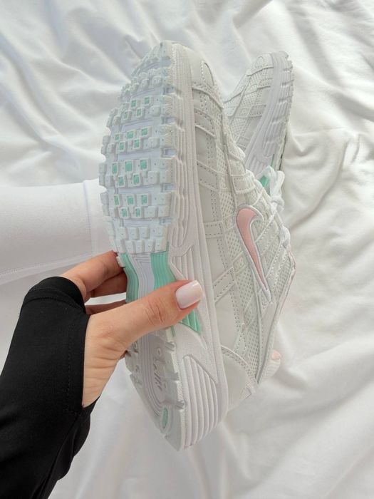 Жіночі спортивні кросівки Nike P-6000 найк п6000 білі з рожевим