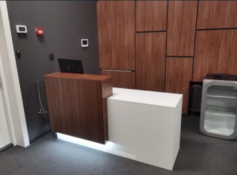 Рецепція. Ресепшн. Стійка адміністратора