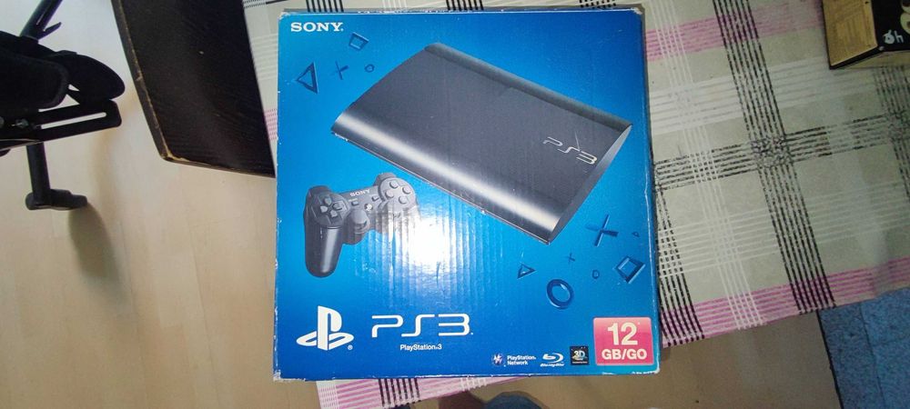 Consola Sony PS3 SuperSlim + Jogos e Acessórios.