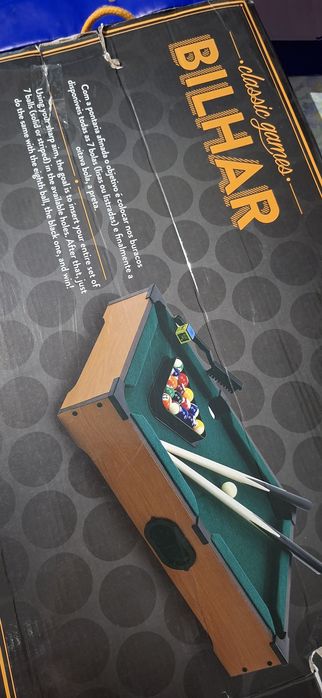 Mini mesa de bilhar de criança