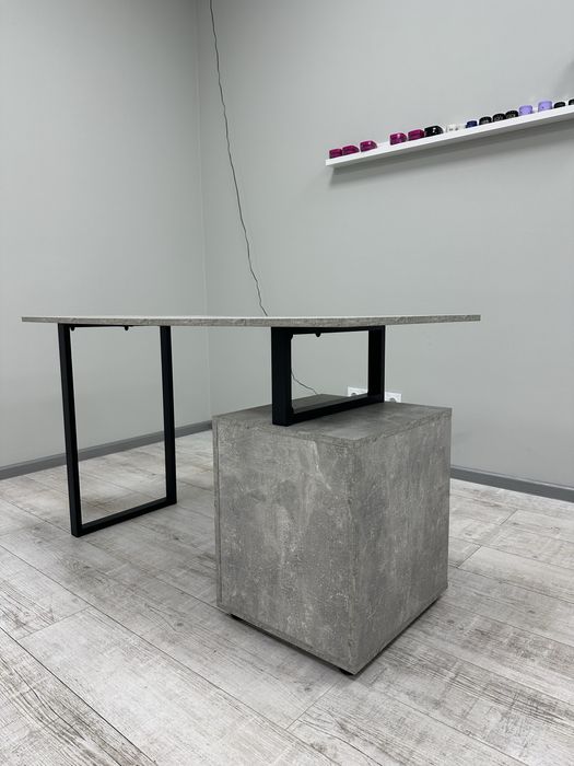 Манікюрний стіл / стіл для манікюру