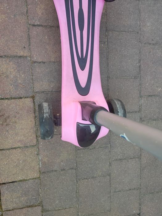 Hulajnoga scooter grajaca para wodna świecąca