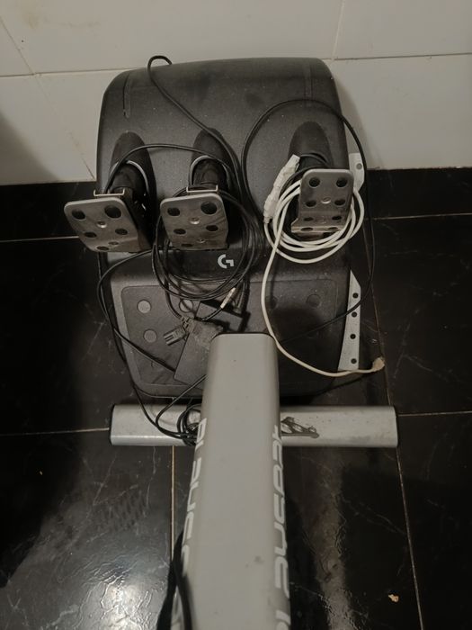 Volante Logitech G923 TrueForce Racing Wheel PS5/PS4/PC + playseat