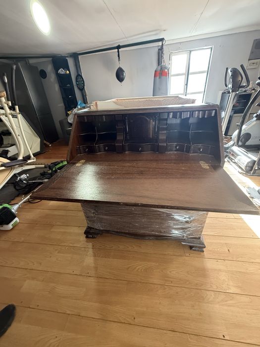 Escrivaninha de pau santo