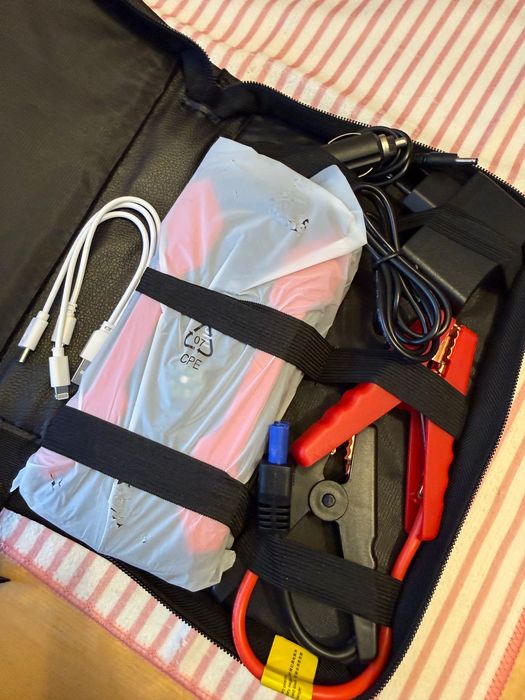 Rozrusznik samochodowy 1500A 12V + powerbank i latarka LED