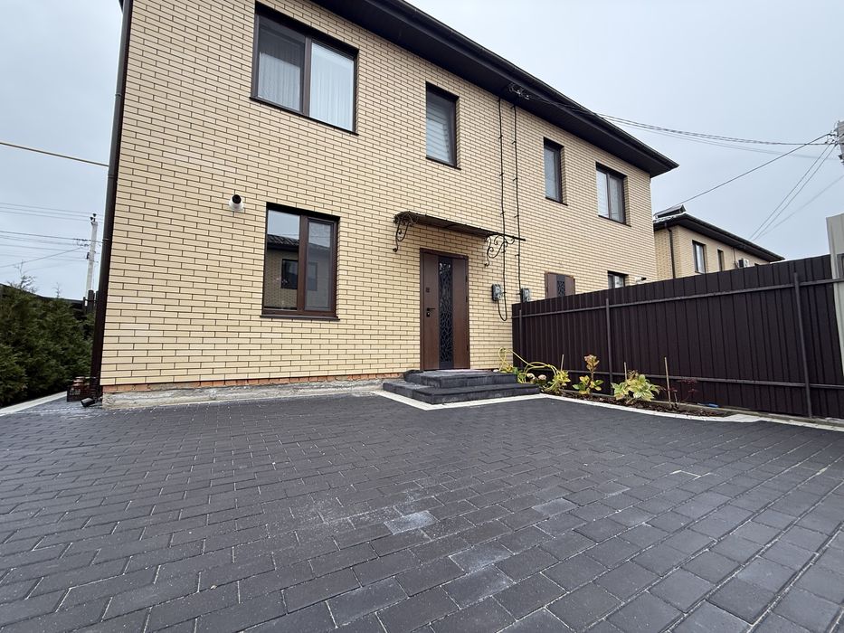 Квадродуплекс у передмісті Агрономічне