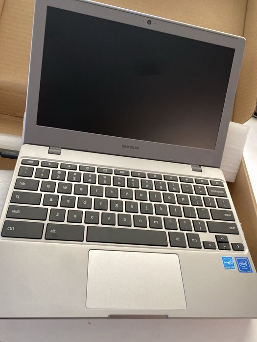 Новий зі всім Samsung Chromebook 3: XE310XBA-K01US