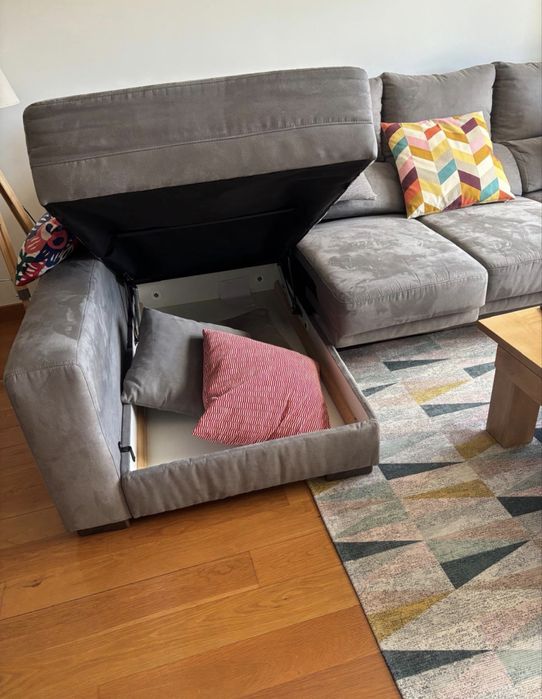 Sofa com arrumação