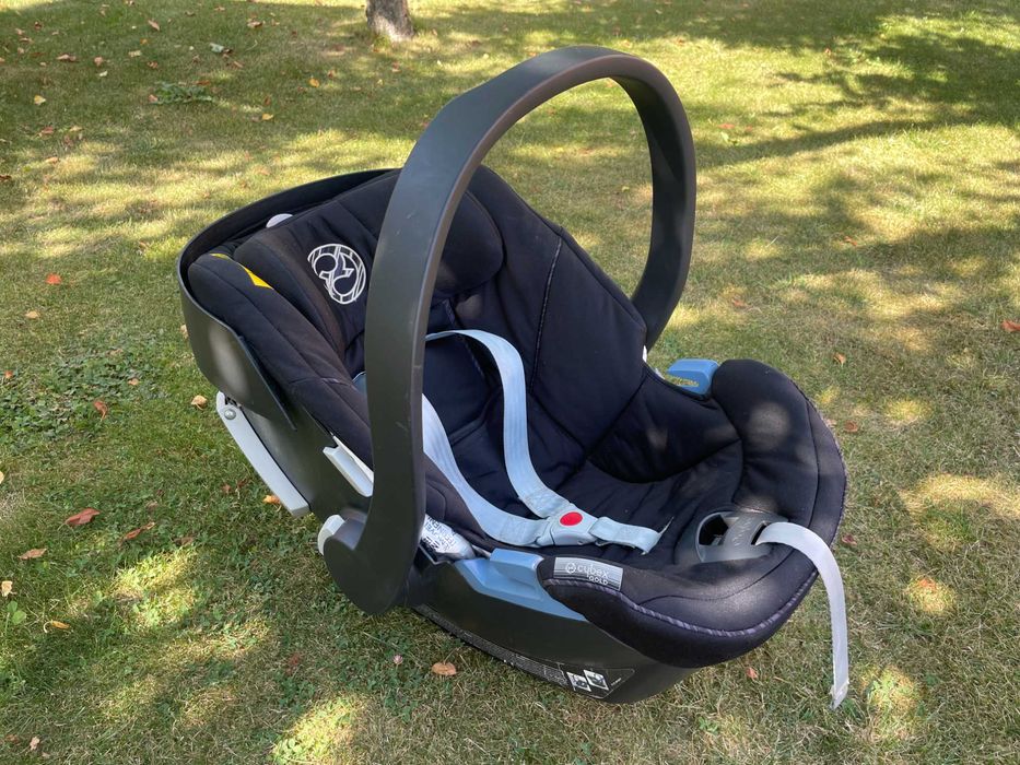 Автокрісло Cybex Aton 5  Чорно-сіре