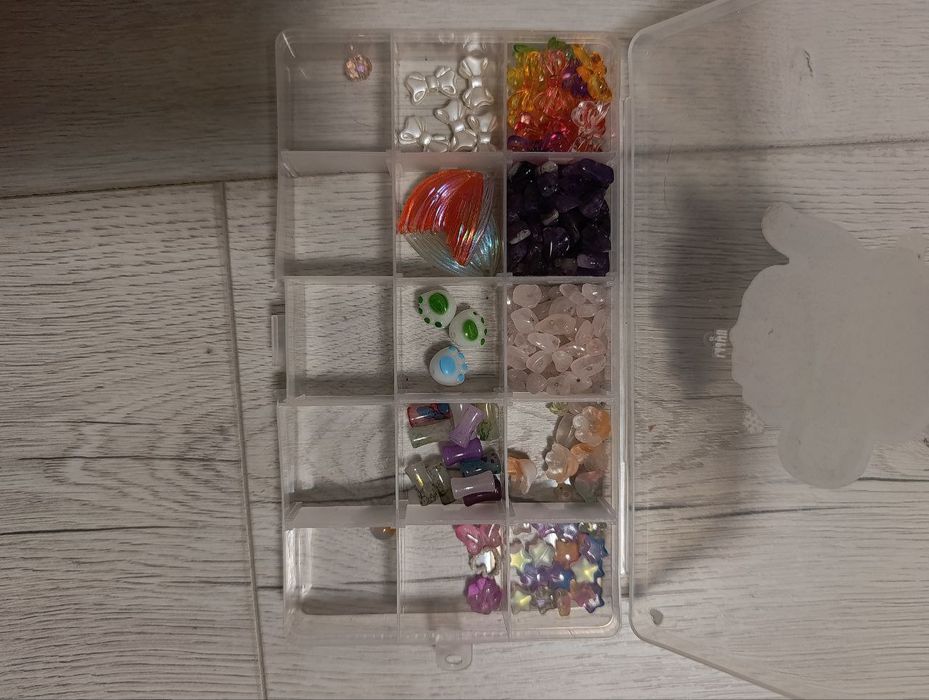 контейнер з намистинами